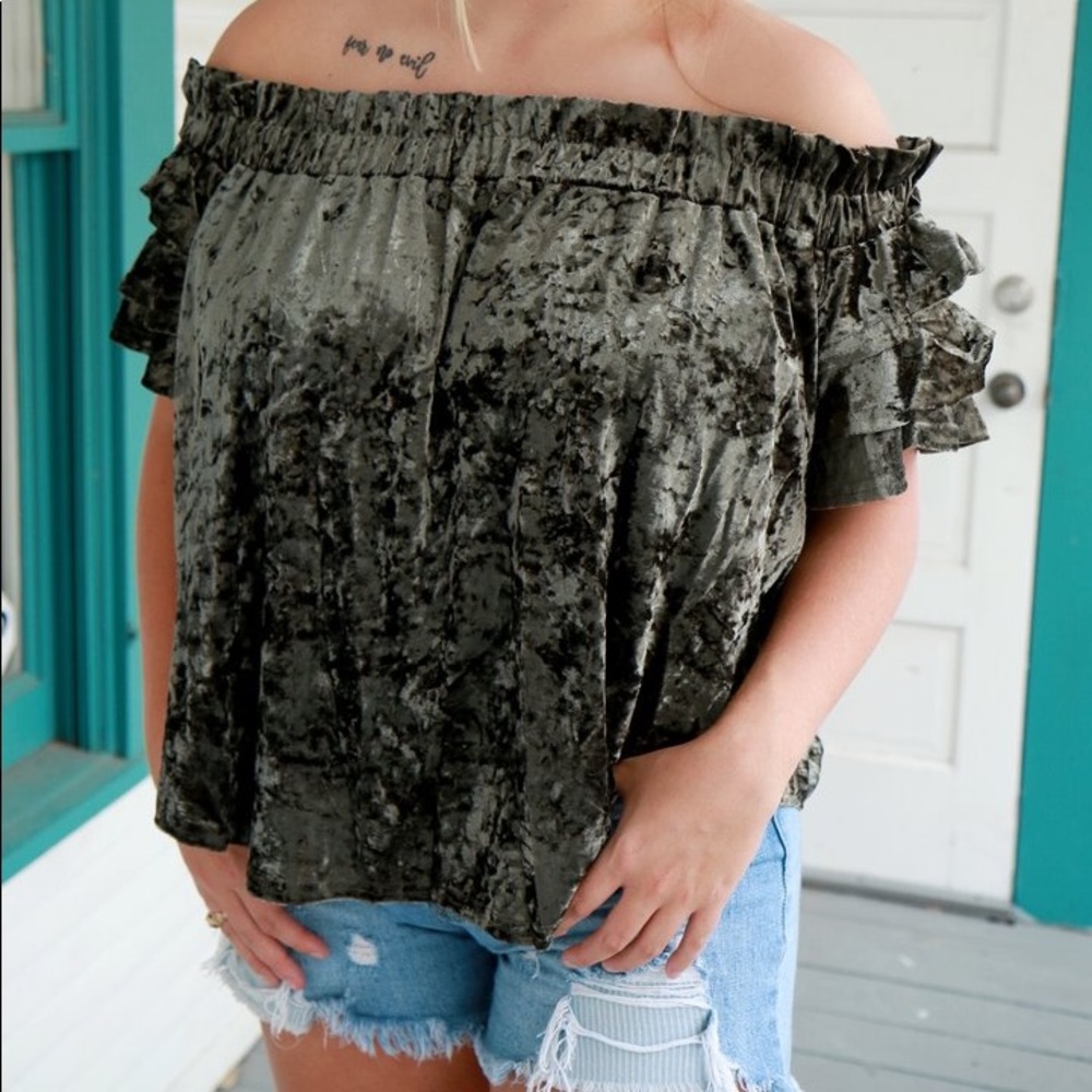 UMGEE OFF SHOULDER TOP